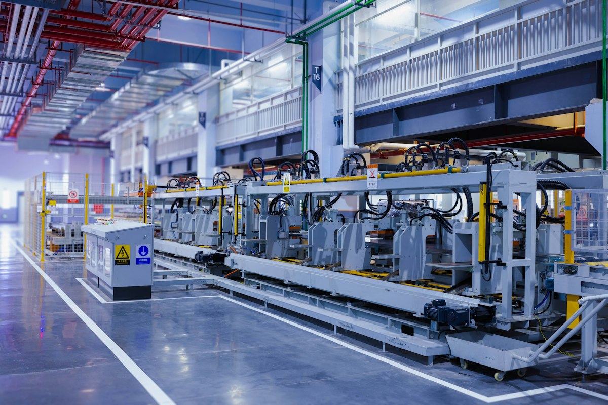 Industriemaschinen in einer Halle